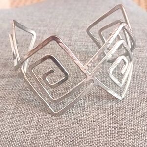 Geometric Square Hammered Metal Silvertone Cuff Bracelet - Pre-loved (7")